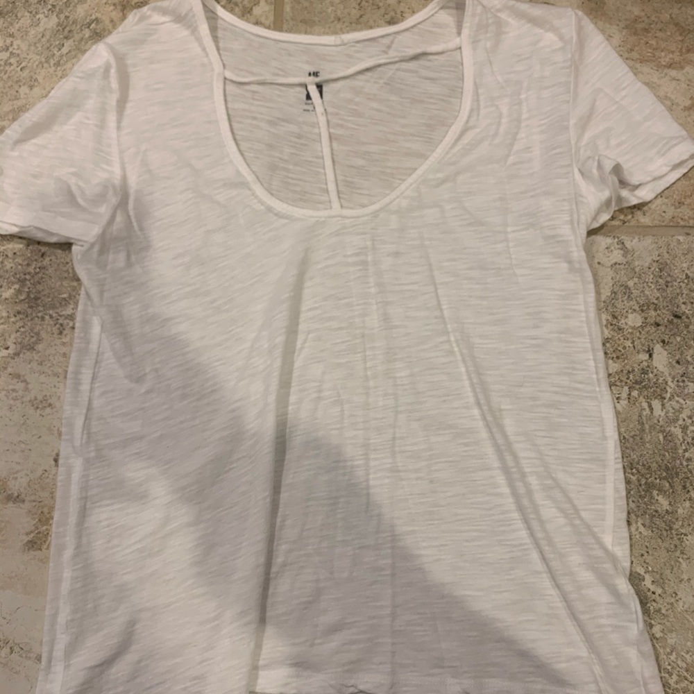 White tee